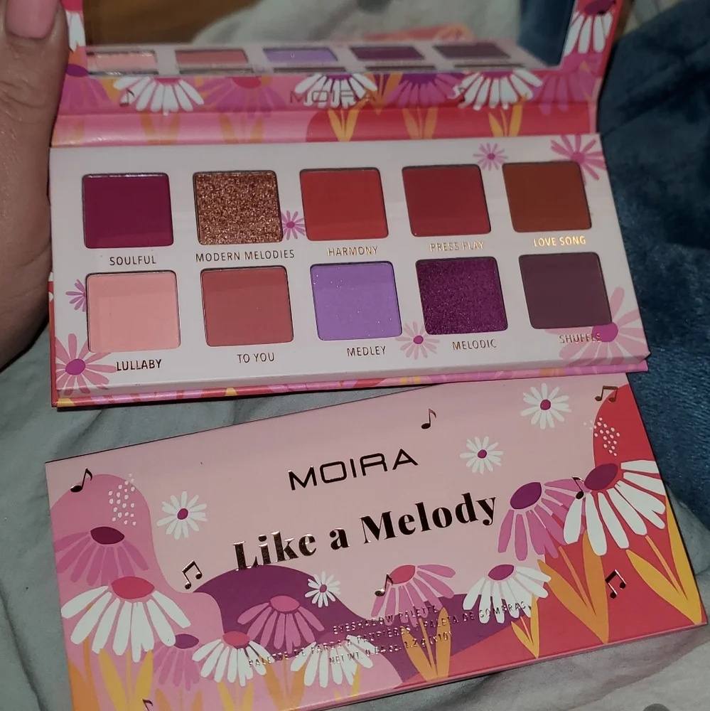 Random makeup bundle - Picture 7 of 9